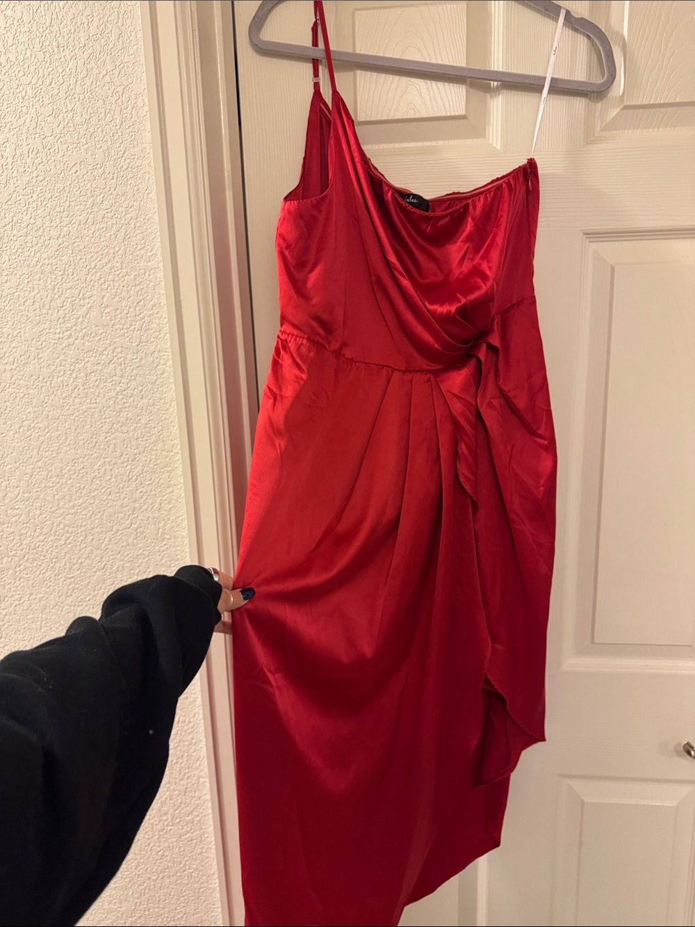 Lulu's Red One-Shoulder Satin Draped Dress